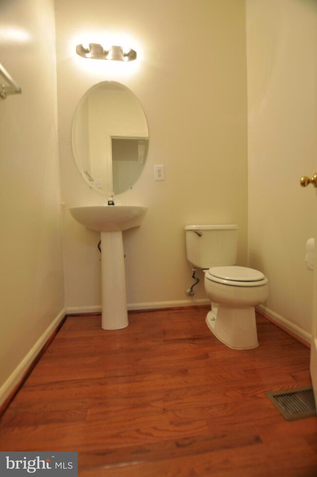 20814 Gaelic Ct, Germantown, MD 20874 - photo 4