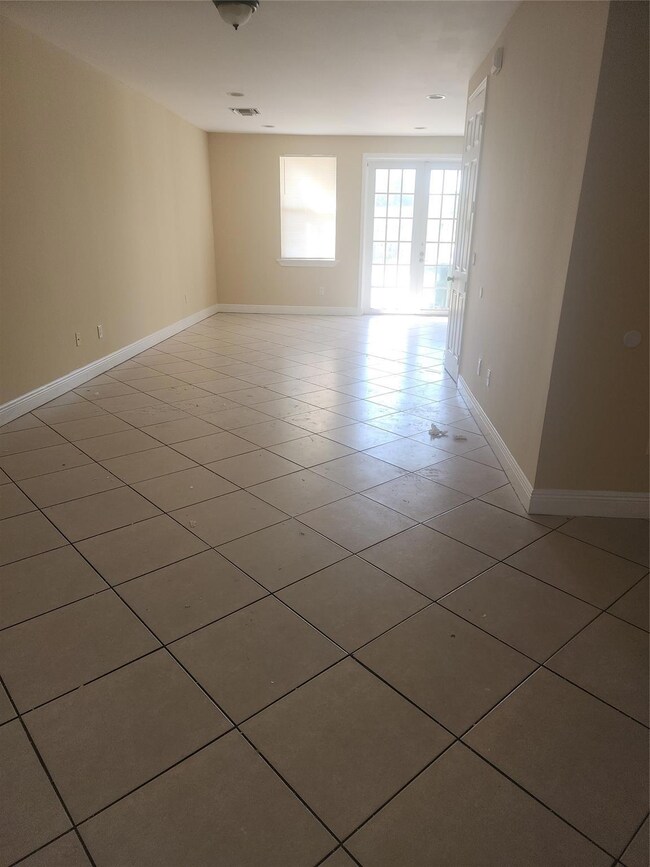 484 NW 43rd St, Oakland Park, FL 33309 - photo 2