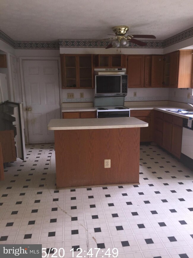 7504 Brindle Ct, Hyattsville, MD 20785 - photo 5