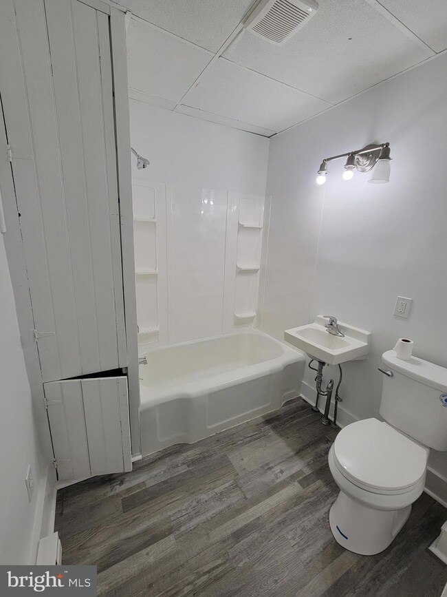 1801 S Main St unit 3 2ND FLOOR, Bechtelsville, PA 19505 - photo 3