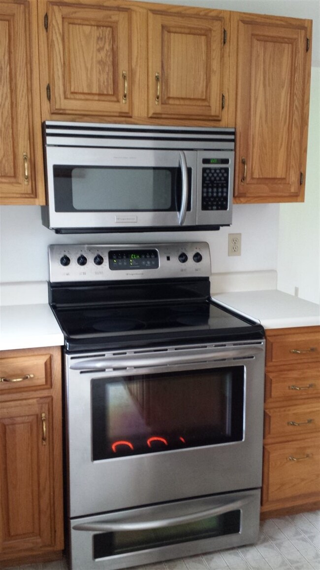 13 Riverview Cir, Litchfield, NH 03052 - photo 3