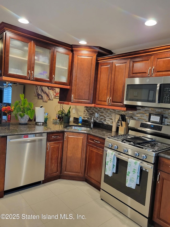 18 Calvanico Ln, Staten Island, NY 10314 - photo 6