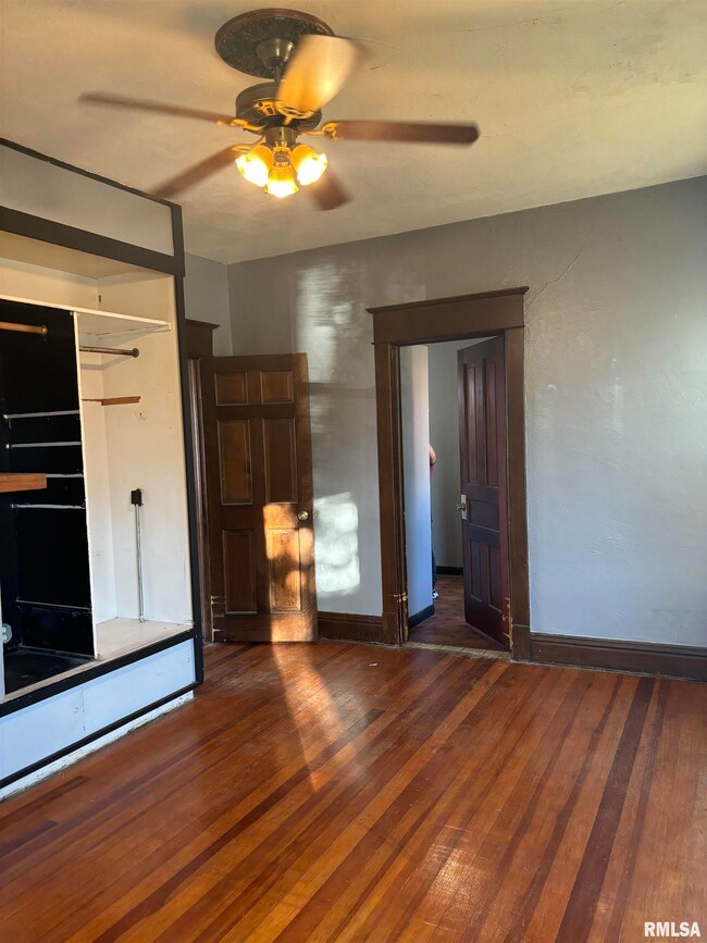 1711 Washington St unit 2, Davenport, IA 52804 - photo 5