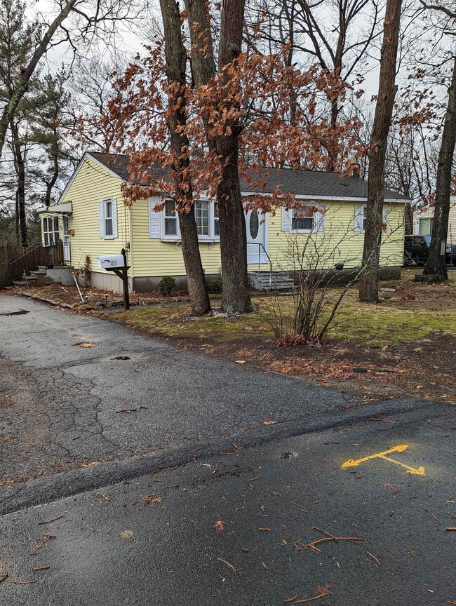 40 Hughey St, Nashua, NH 03064 - photo 2