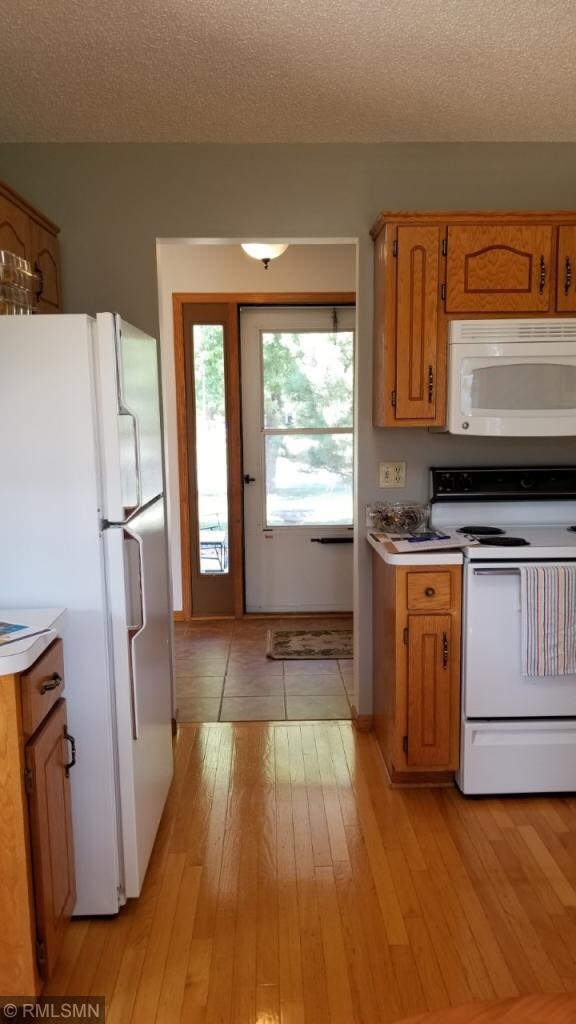 Kitchen/ Entry way