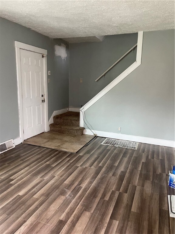 Entryway / Living room