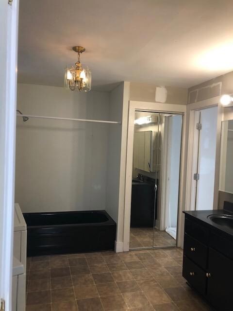 Huge bath area with 2 closets and w/d hook ups 