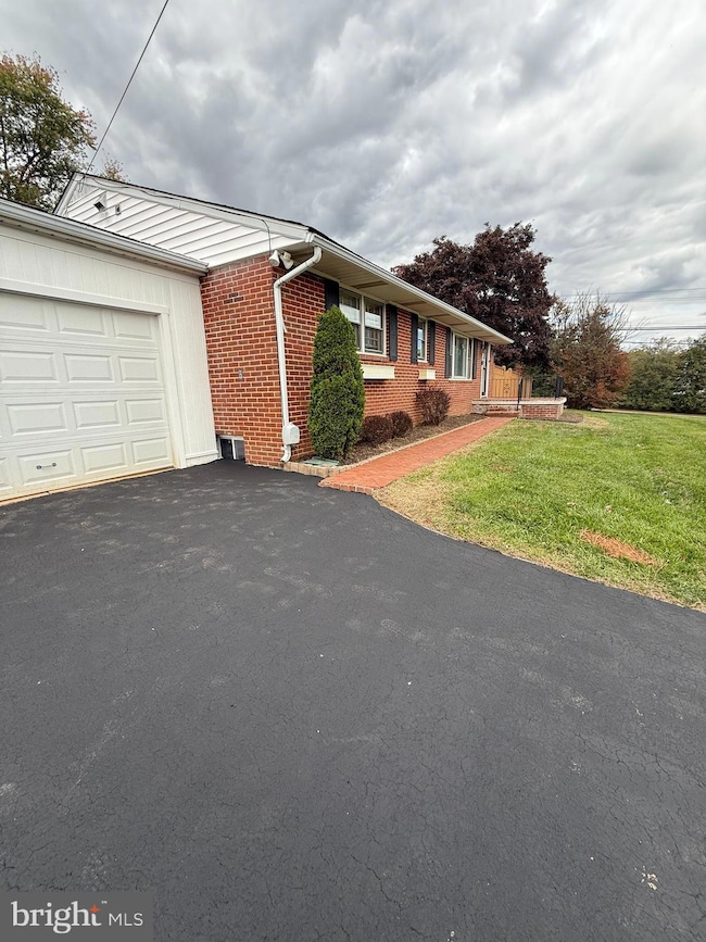 5708 Lakeview Dr, Frederick, MD 21702 - photo 4