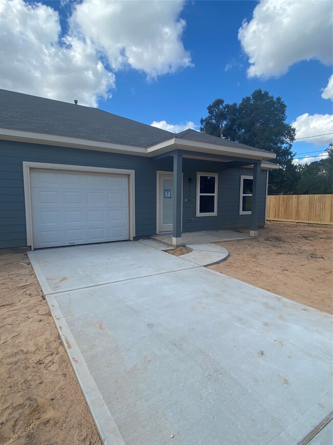 1614 Tobola St, Rosenberg, TX 77471 - photo 2