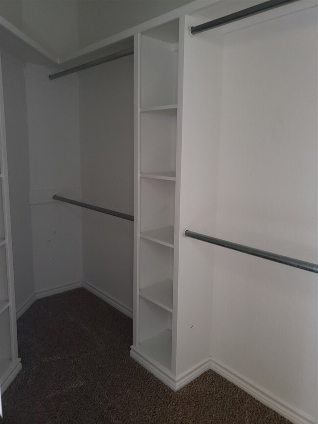 205 NW Cherry Ave, Cache, OK 73527 - photo 6