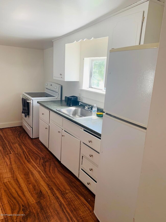 145 S Everett Ave, Scranton, PA 18504 - photo 2