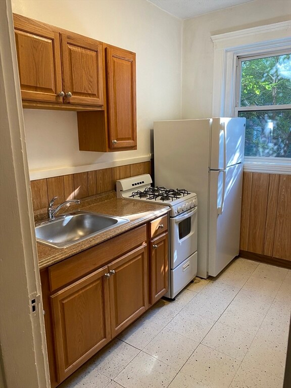 235 Rawson Rd unit 1, Brookline, MA 02445 - photo 3