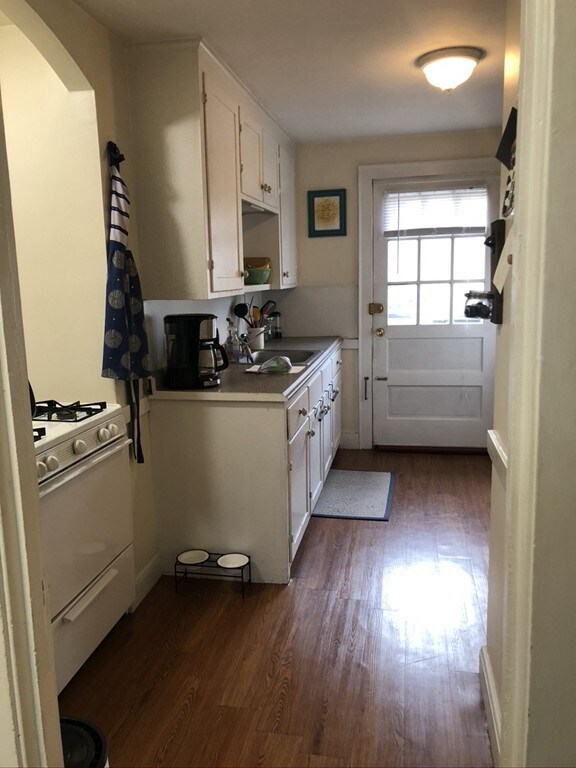 63 Fuller St unit 2, Waltham, MA 02453 - photo 4