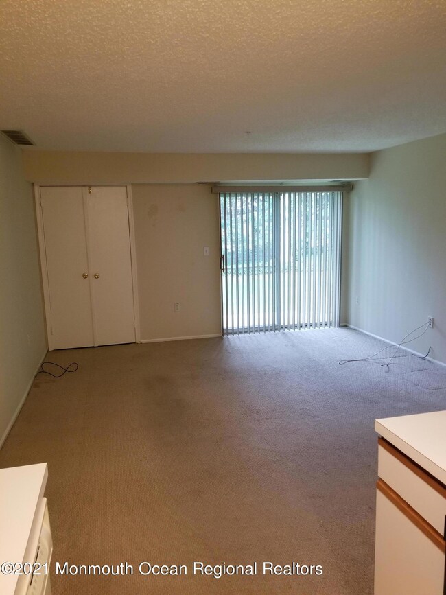 1701 Arthur Liv Room