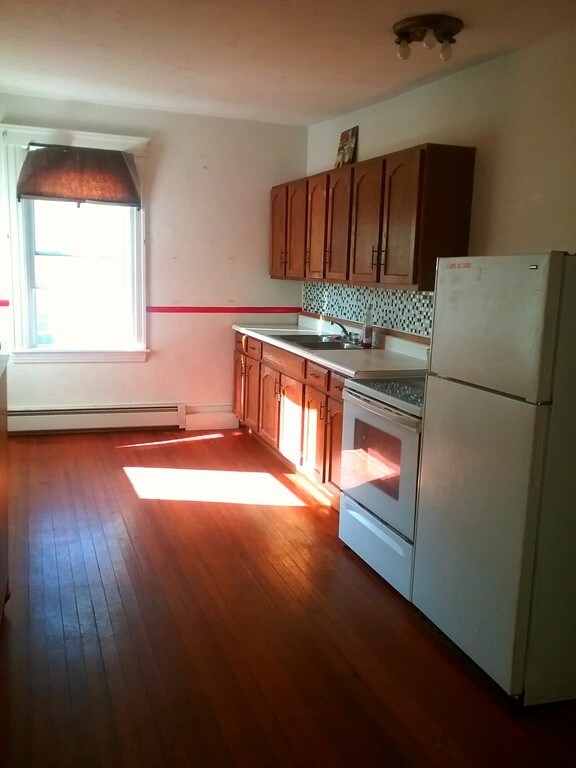 19 Pleasant St unit 2, Leicester, MA 01524 - photo 5