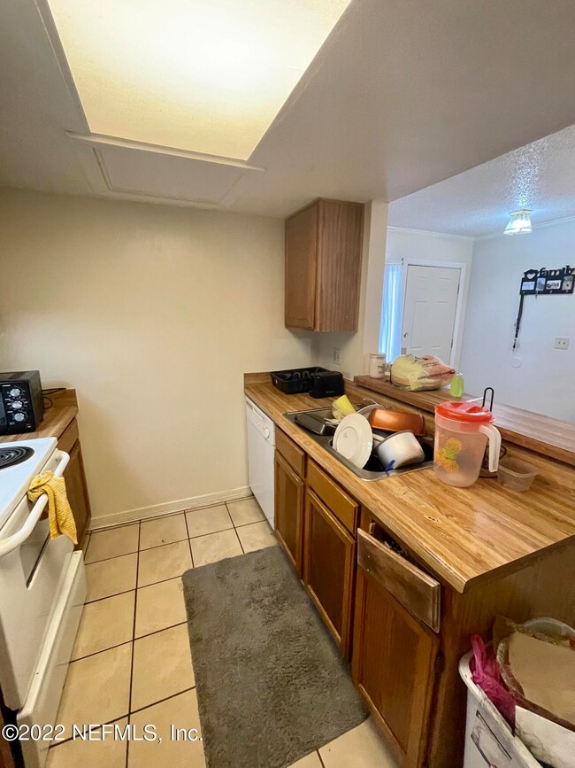 7628 Jana Ln N, Jacksonville, FL 32210 - photo 5