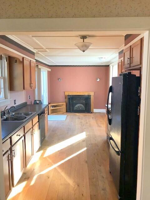 Kitchen to den