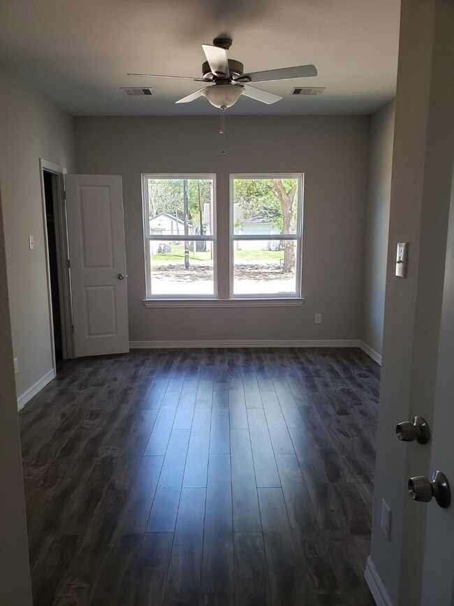 1109 Macarthur St, Rosenberg, TX 77471 - photo 6