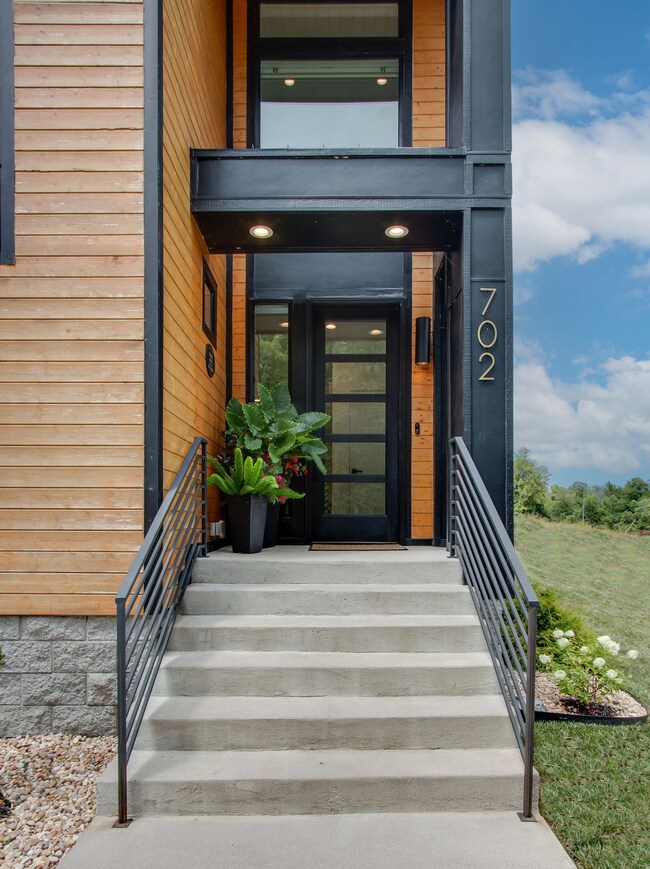 702 W 4th St, Columbia, TN 38401 - photo 5