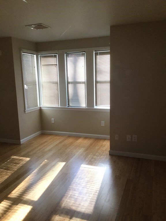 186 Hood St unit 1, Fall River, MA 02720 - photo 3