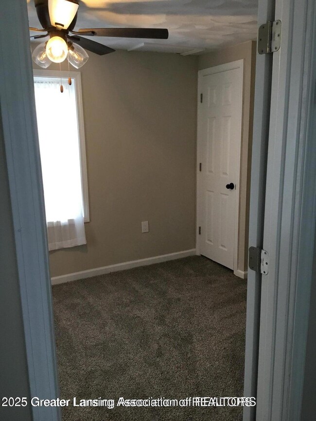 4615 Hughes Rd, Lansing, MI 48910 - photo 3