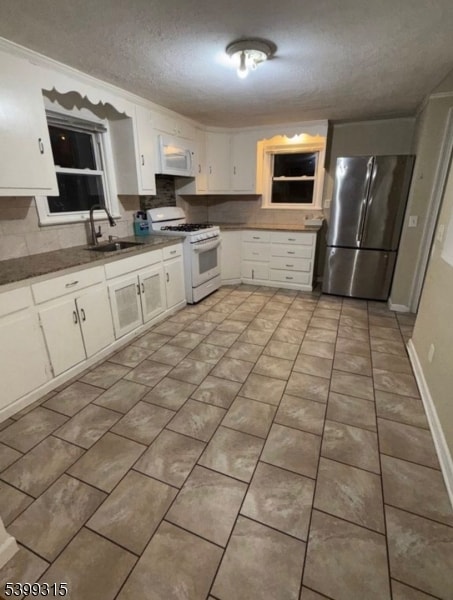 610 Lindegar St, Linden, NJ 07036 - photo 2