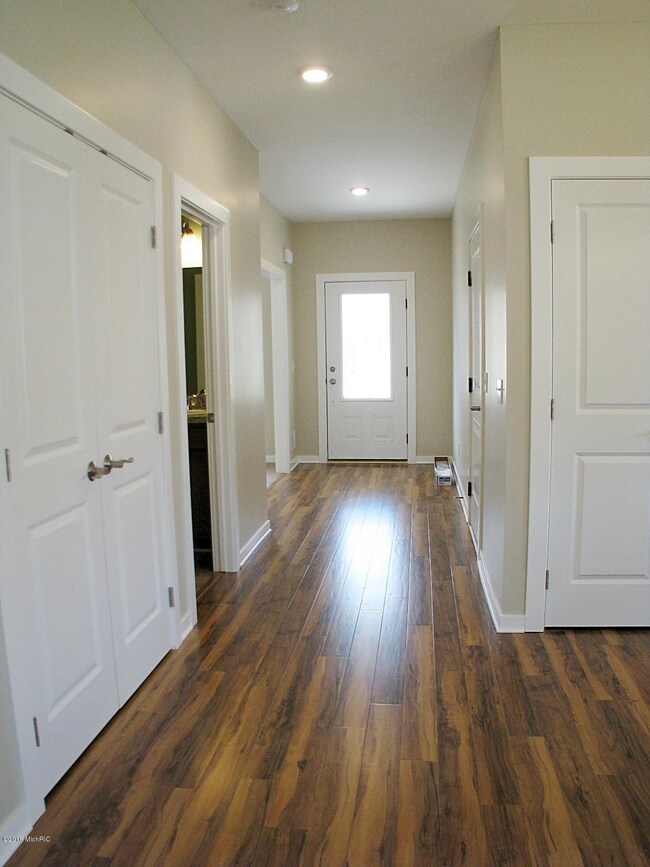Hall-front