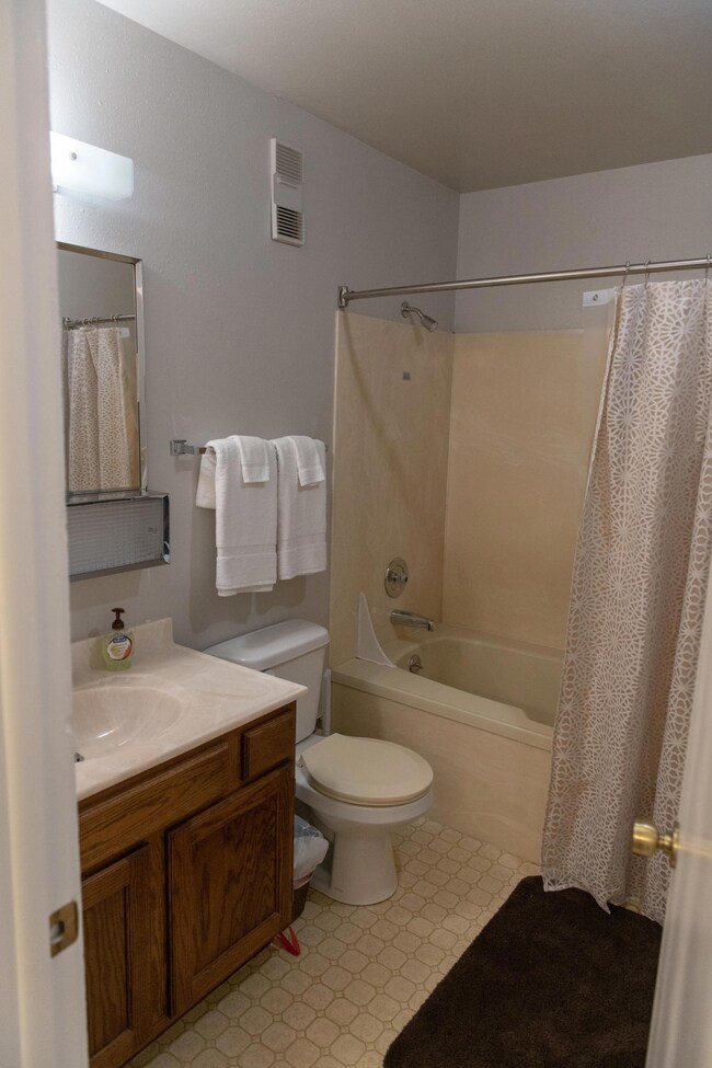 150 S West Village Cir unit 15-C, Beaver, UT 84713 - photo 5