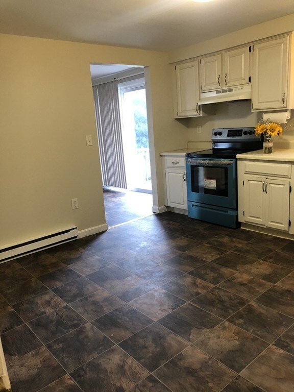 23 Valmor St, Worcester, MA 01604 - photo 4