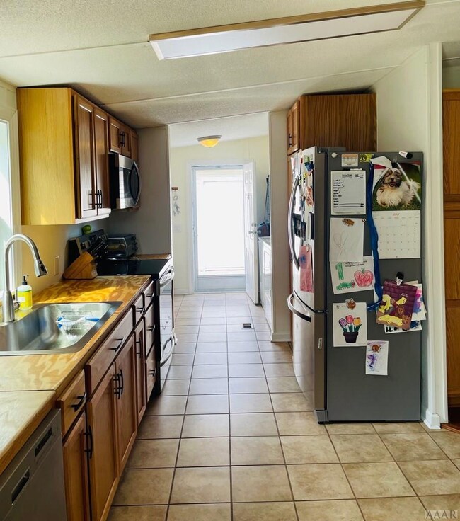 Kitchen to Massive Mud Rm