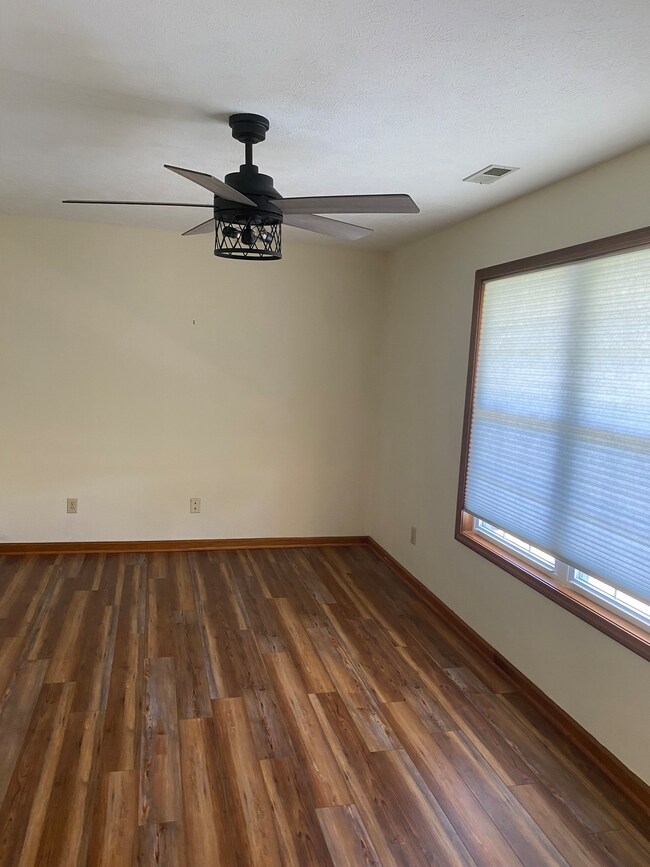 376 Schoolhouse Ln, Bargersville, IN 46106 - photo 3