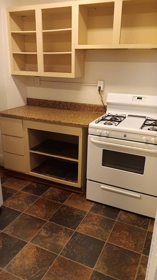 1015 Walnut Ave, Goodland, KS 67735 - photo 4