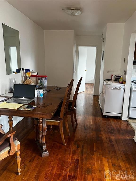 55 Gill Ln unit 4, Iselin, NJ 08830 - photo 2