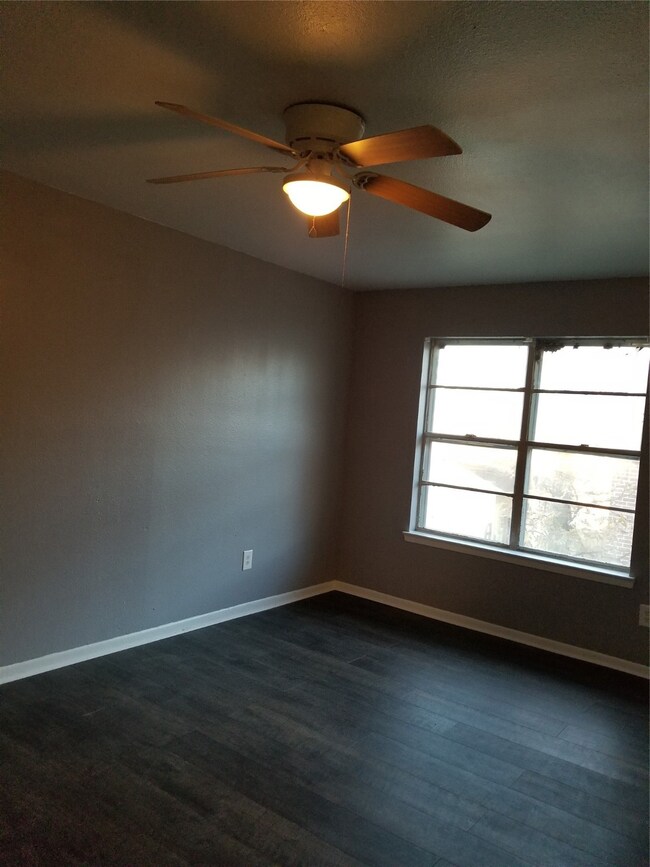115 Commerce St unit 11, Magnolia, TX 77355 - photo 2