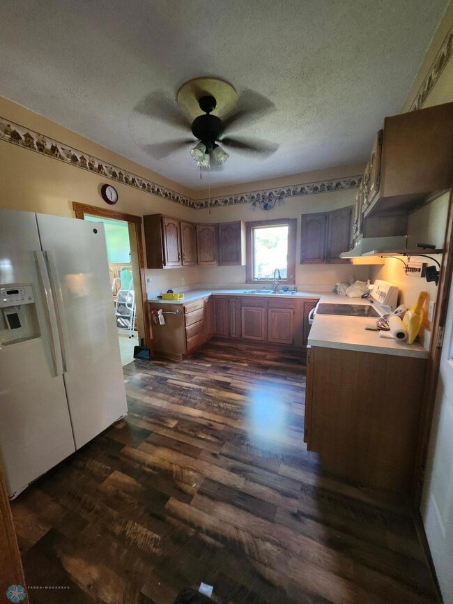 Kitchen 2.jpg
