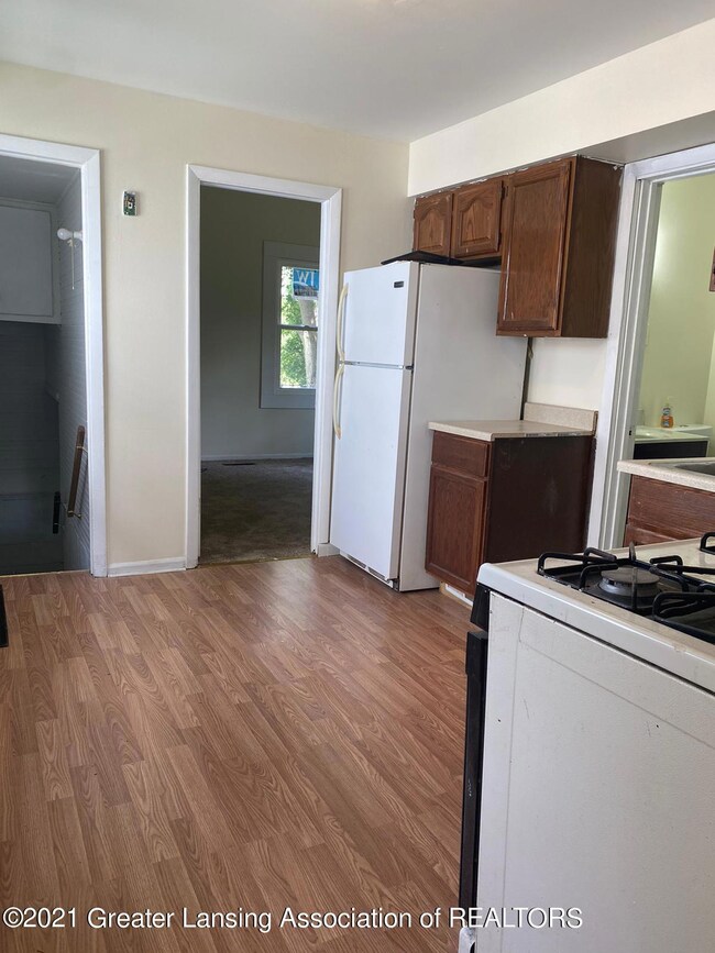 1408 Christopher St, Lansing, MI 48906 - photo 6