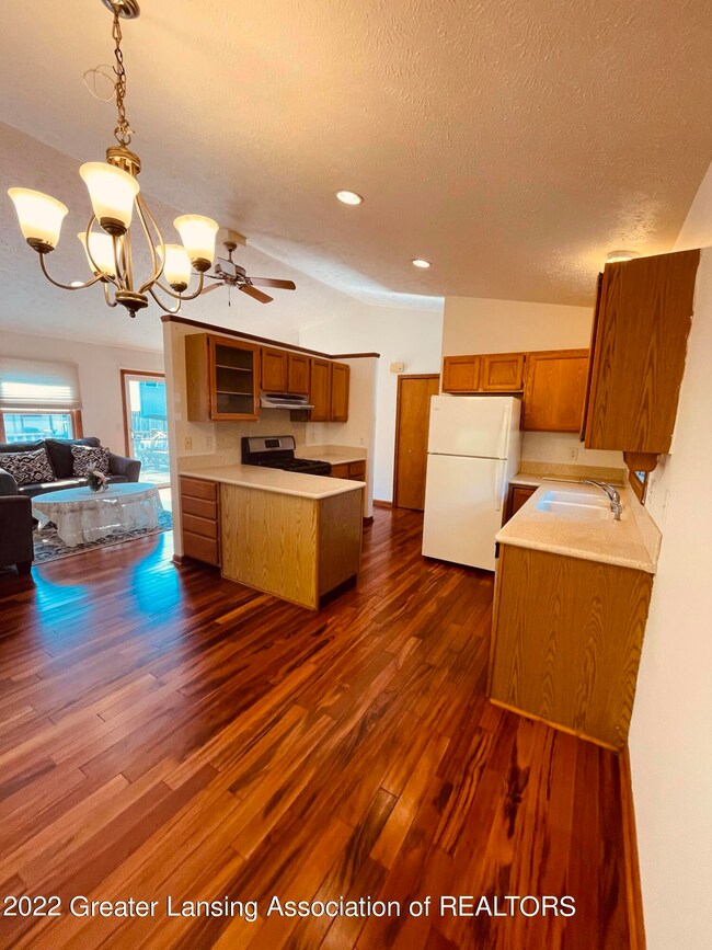 4803 Moultrie Cir, Lansing, MI 48917 - photo 4