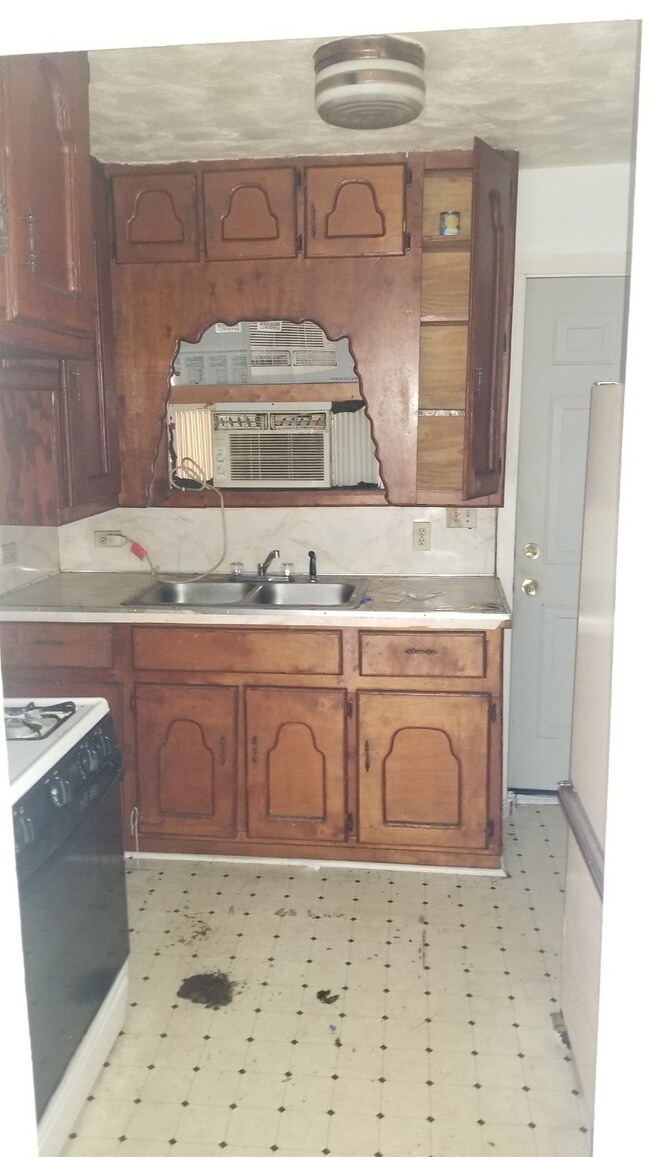 914 Ellington St, Houston, TX 77088 - photo 5