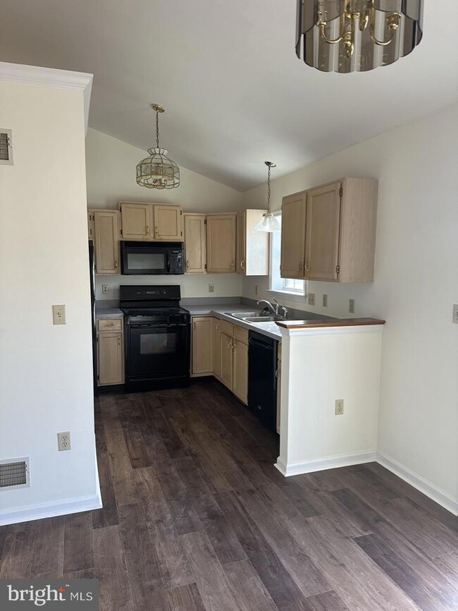 252 S Lime St, Quarryville, PA 17566 - photo 2