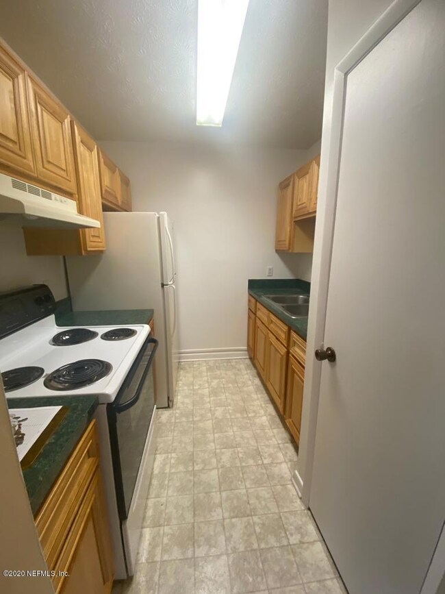 1130 Fountain Rd unit 6, Jacksonville, FL 32205 - photo 5