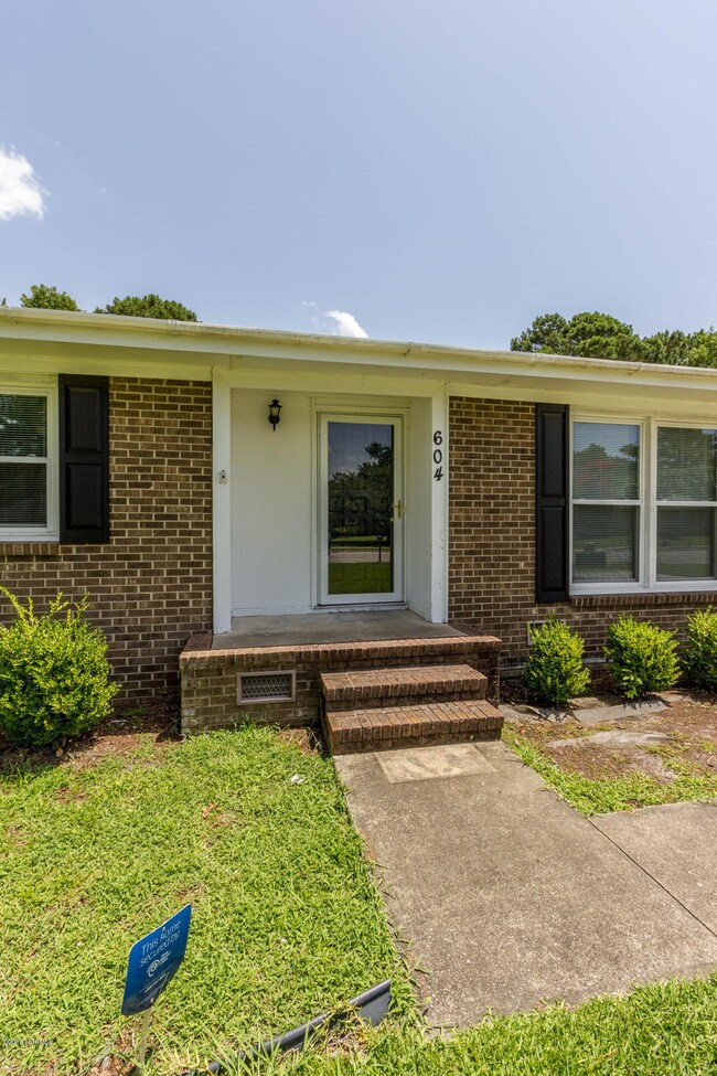 604 Winchester Rd, Jacksonville, NC 28546 - photo 3