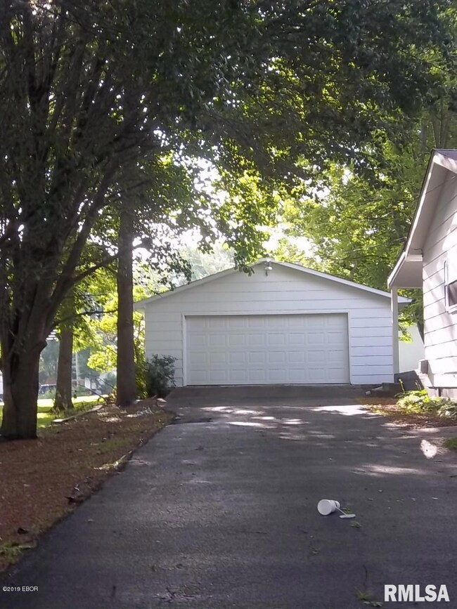 522 Marsh St, Harrisburg, IL 62946 - photo 5