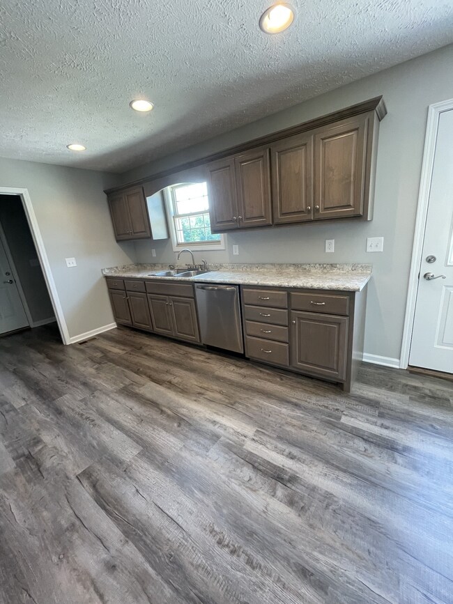 1065 Indian Springs Cir, Manchester, TN 37355 - photo 7