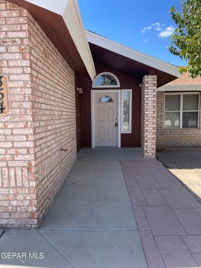 354 Barrel Cactus Dr, Horizon City, TX 79928 - photo 3