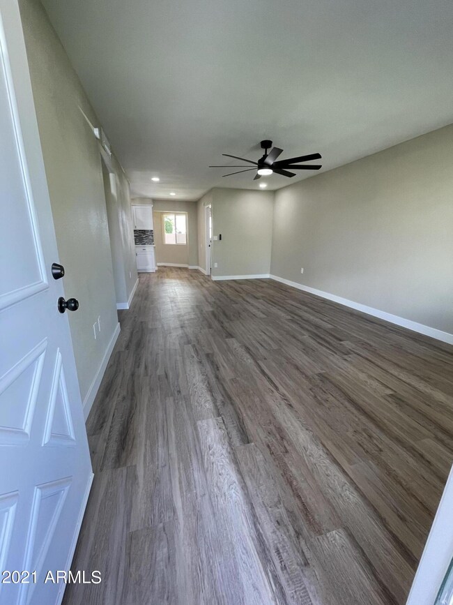 11005 W Santa fe Dr, Sun City, AZ 85351 - photo 4