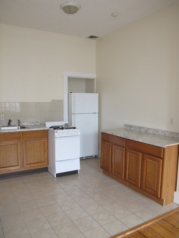 1155 Cambridge St unit 1, Cambridge, MA 02139 - photo 4