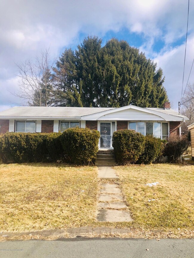 1121 E State St, Archbald, PA 18403 - photo 2