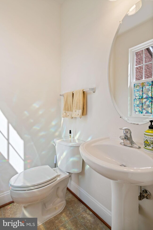 3424 Woolfenden Ct, Triangle, VA 22172 - photo 5