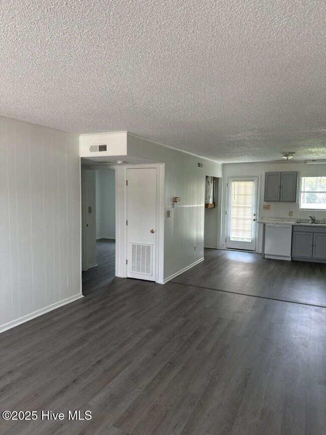 208 Zack Cir unit B, Jacksonville, NC 28540 - photo 3