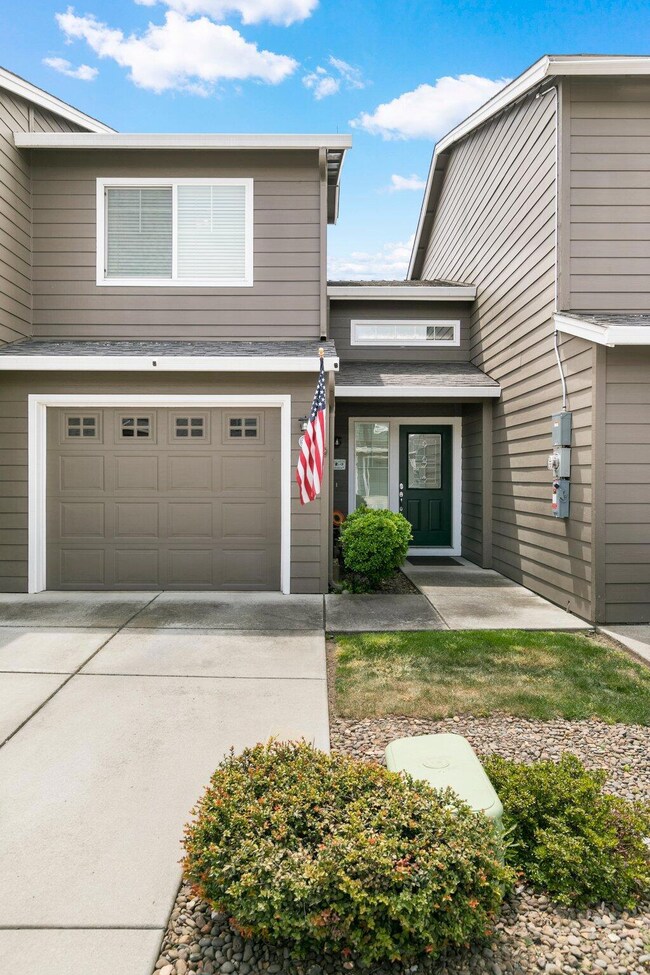 332 Live Oak Loop, Central Point, OR 97502 - photo 2